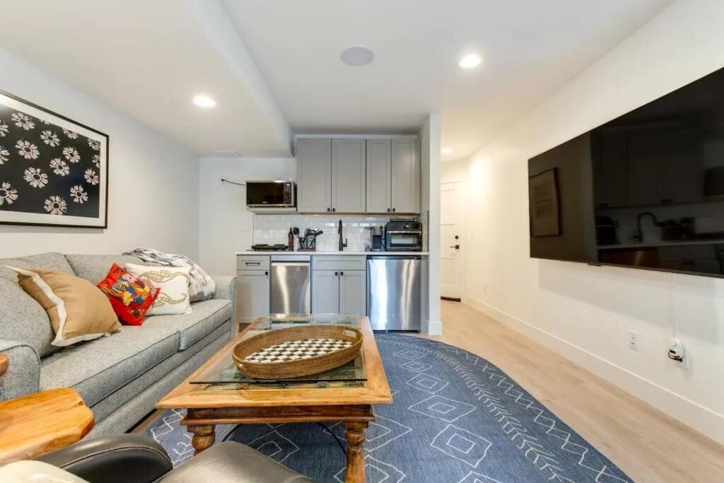Brand New Two Room Apartment Building On A Park Denver Exterior foto
