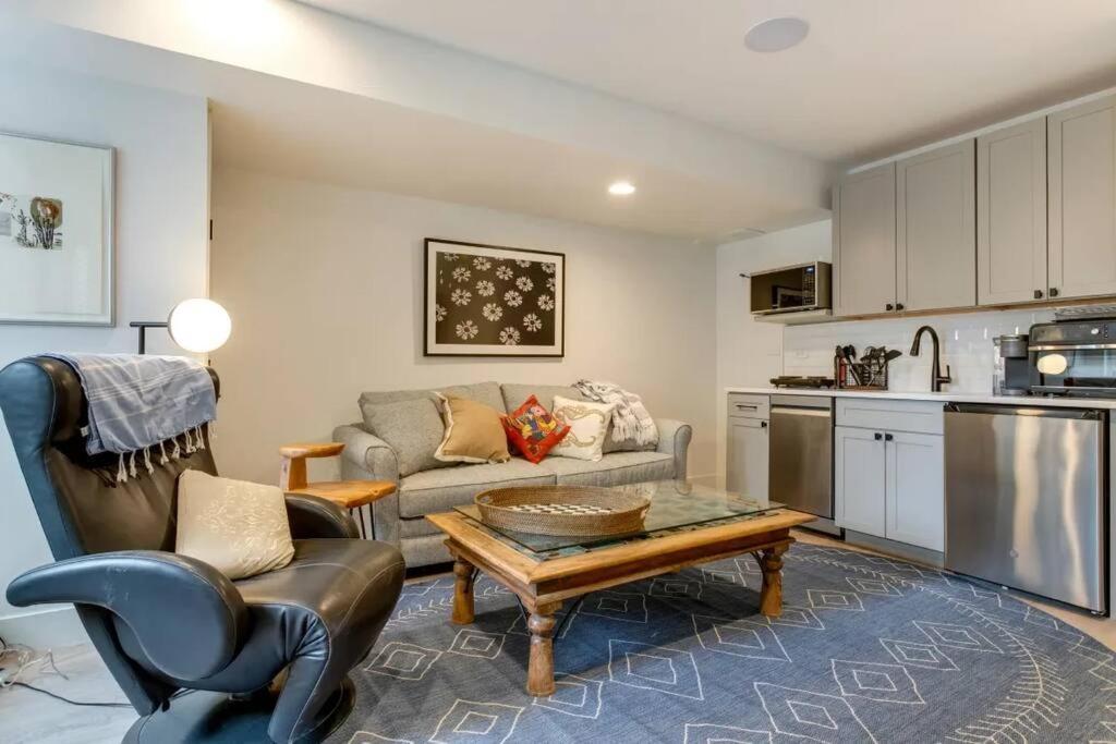 Brand New Two Room Apartment Building On A Park Denver Exterior foto
