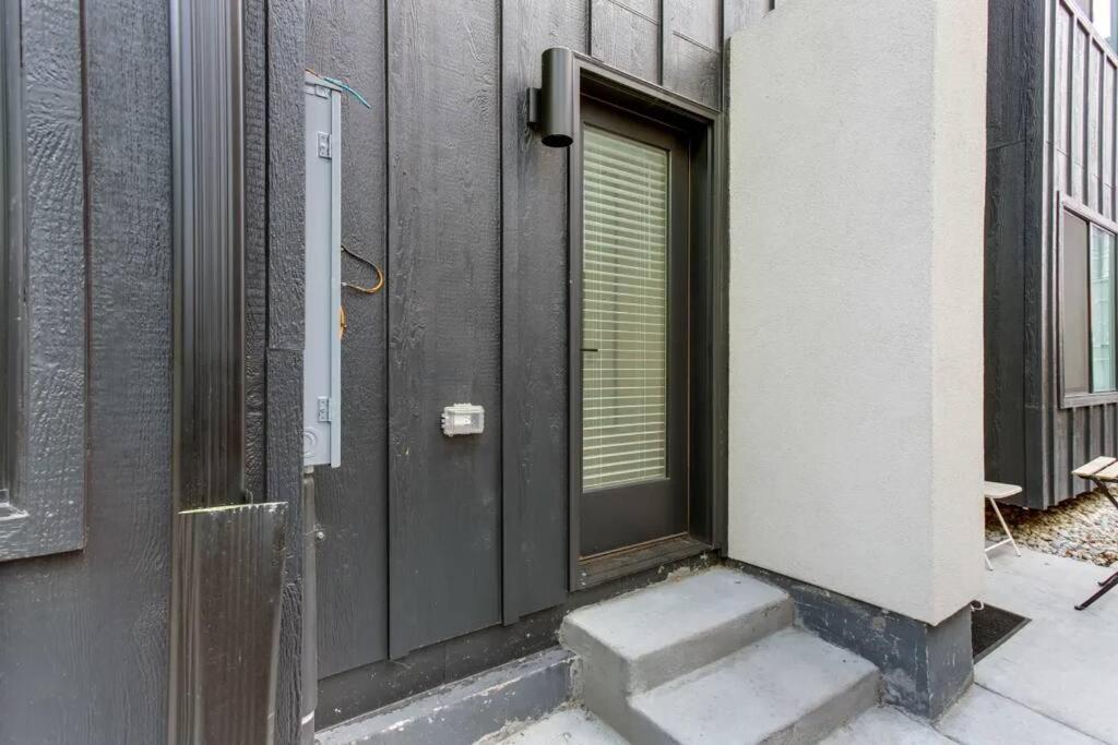 Brand New Two Room Apartment Building On A Park Denver Exterior foto